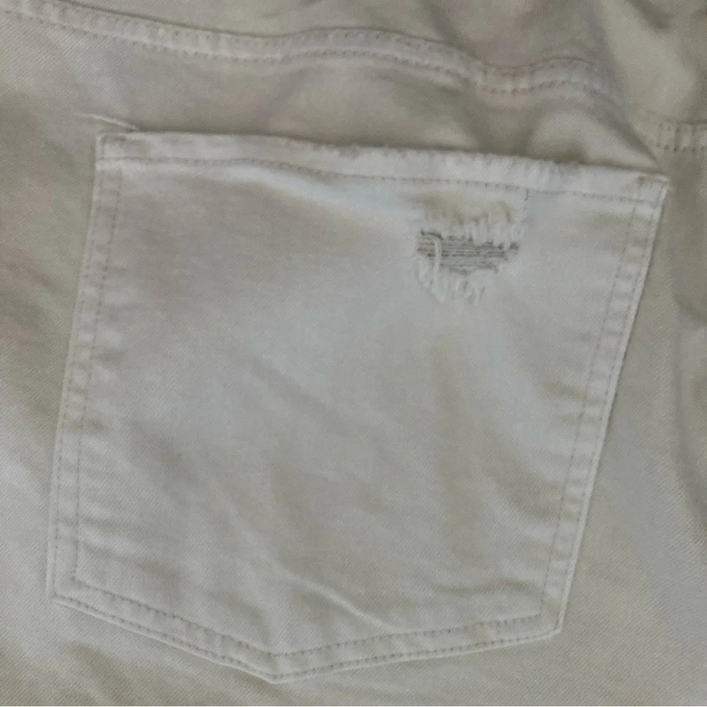 KUT from the Kloth Plus Size Jane Ripped High Rise Short in Ivory Sz: 24W - Picture 9 of 11